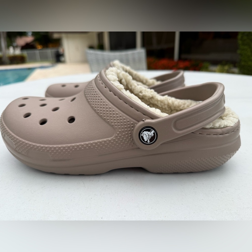 NWT CROCS Tan Unisex Classic Fuzz Lined Clog